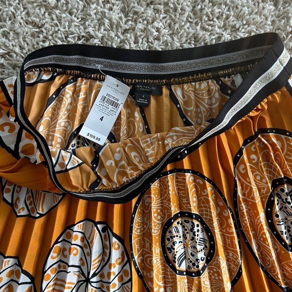 NWT Ann Taylor Factory Womens Size 4 Orange + White + Black Patterned Maxi Skirt - Picture 2 of 3